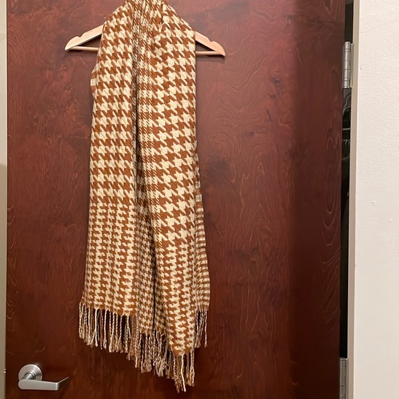 Accessories - Camel and cream houndstooth oversized scarf